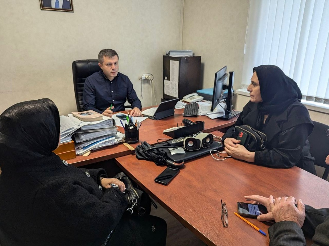 Низам Халилов провел выездной прием граждан в г. Дагестанские Огни