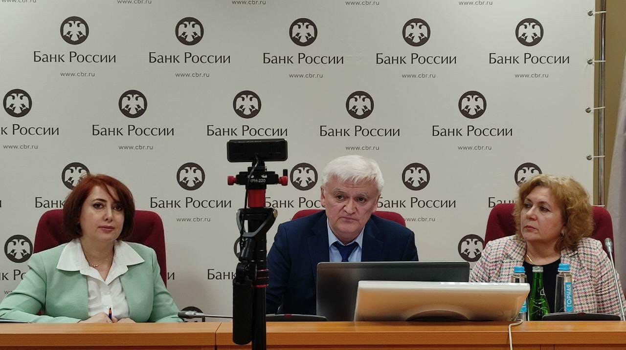 Заместитель министра промышленности и торговли Республики Дагестан Мадина Каибова  приняла участие в межрегиональном совещании на тему: «Развитие проектов формата «Безналичный район/город/село»