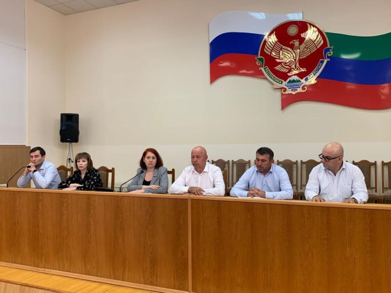 В Избербаше прошла встреча с представителями бизнеса в сфере торговли, общественного питания и промышленности города.