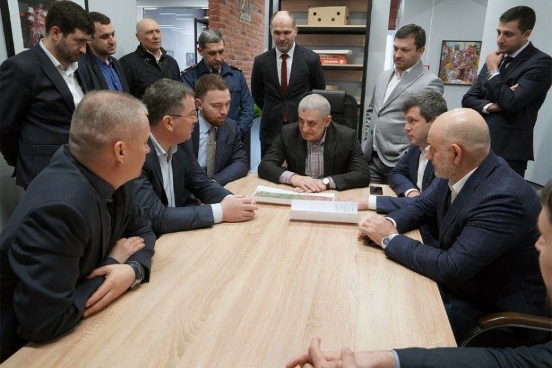 Выездное совещание заместителя Председателя Правительства Республики Дагестан Р.К. Газимагомедов совместно с министром промышленности и торговли Республики Дагестан Н.Р. Халиловым на территории индустриального парка «Кип Пром Каспий».