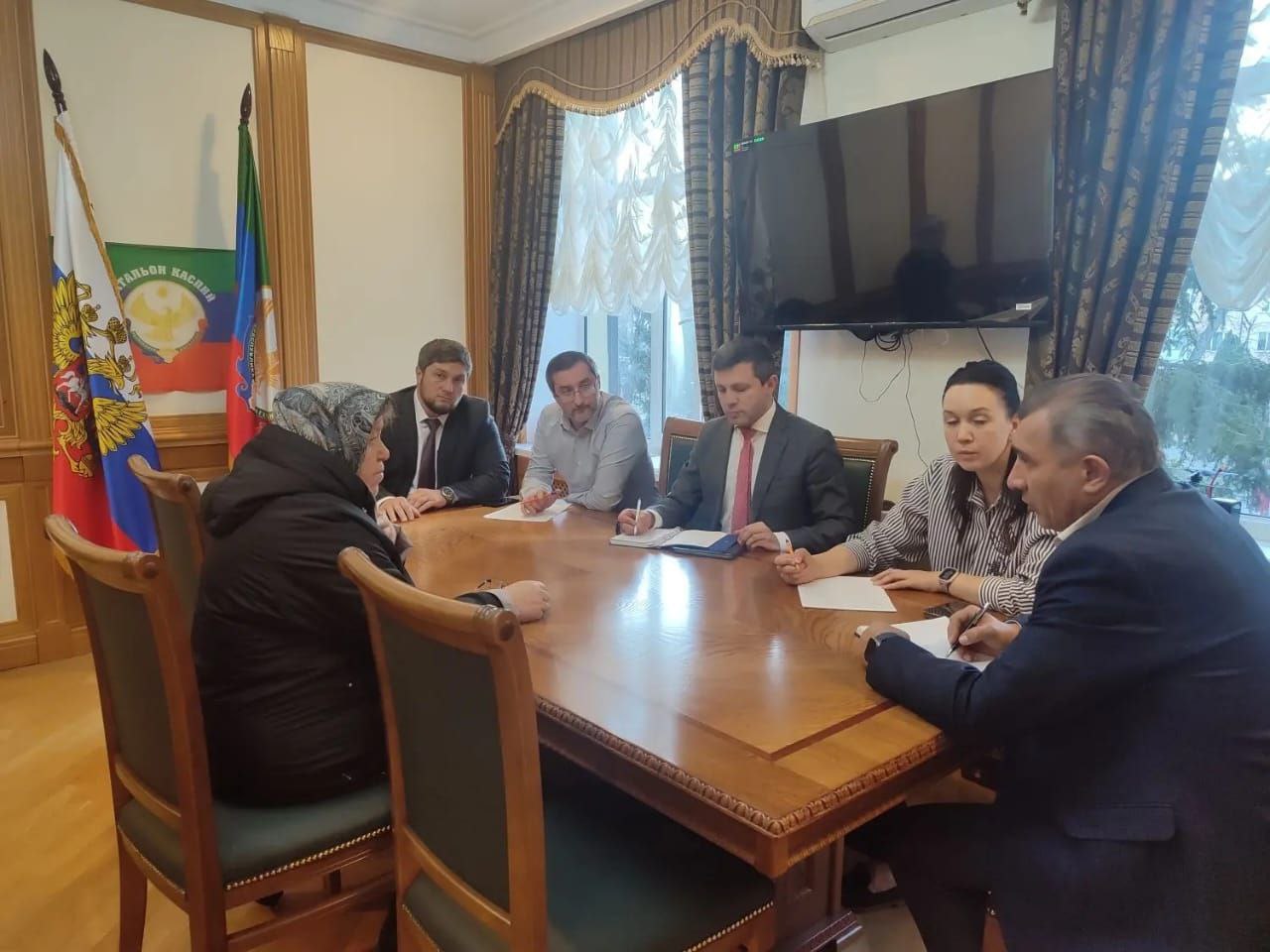 Личный прием граждан: Низам Халилов выслушал жителей Буйнакского района