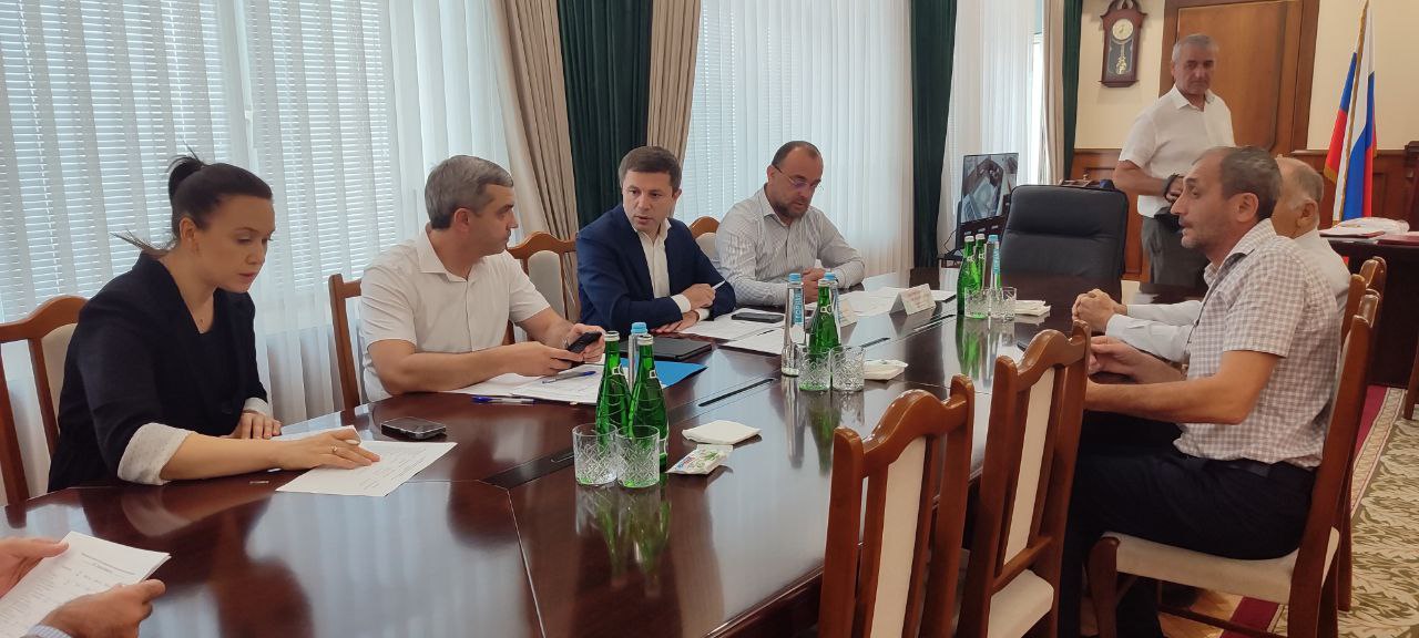 Выездной личный прием Н.Р. Халилова в городе Буйнакск