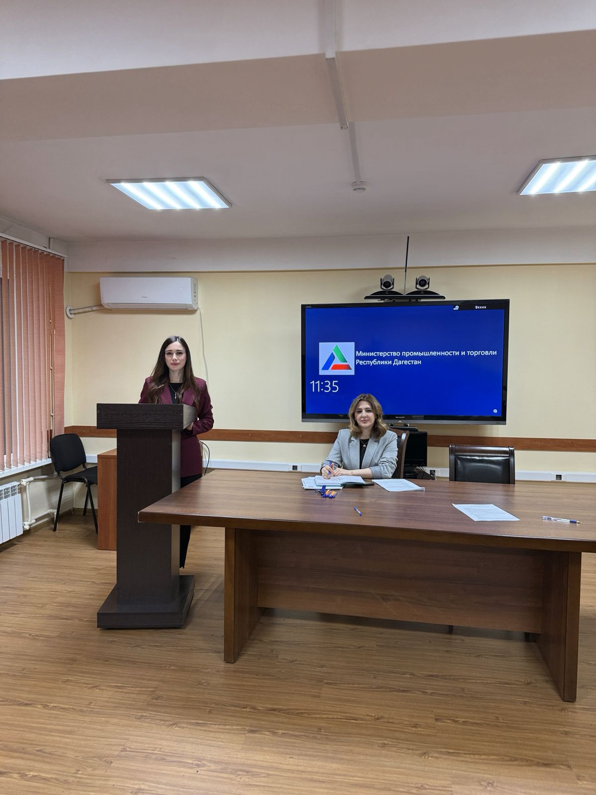 Актуальные вопросы противодействия коррупции обсудили в Минпромторге РД