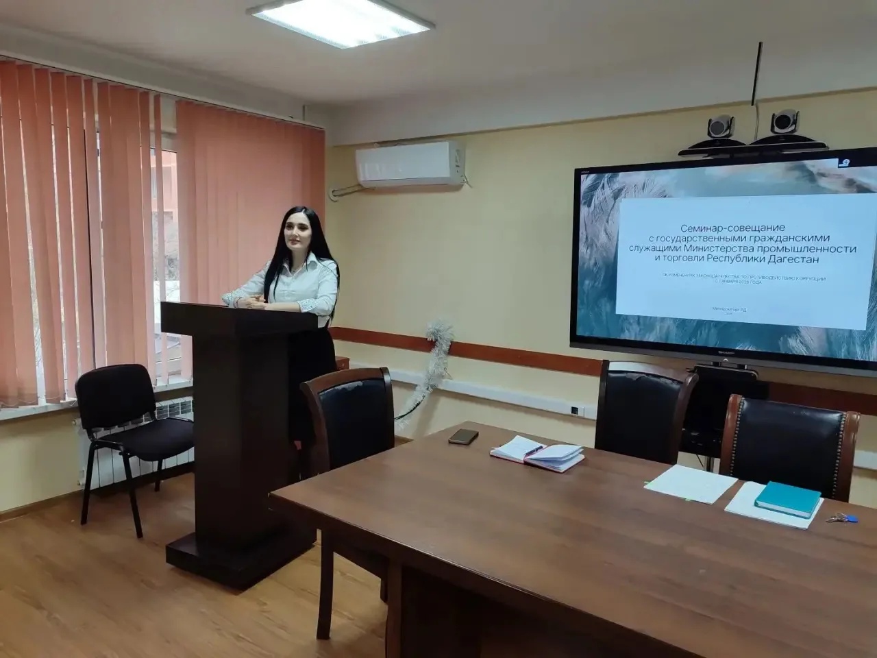 В Министерстве промышленности и торговли Дагестана обсудили новеллы антикоррупционного законодательства