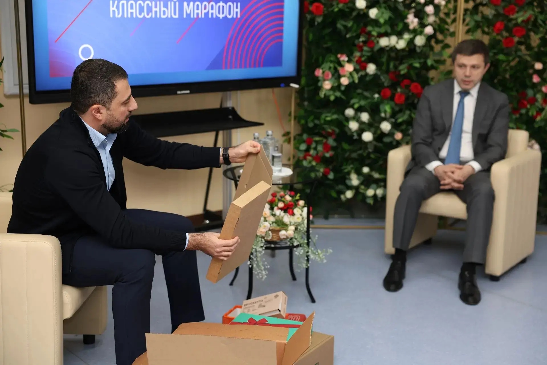 «Какая бывает промышленность»: Министр Низам Халилов провел «Разговор о важном» в лицее №13 им. Расула Гамзатова