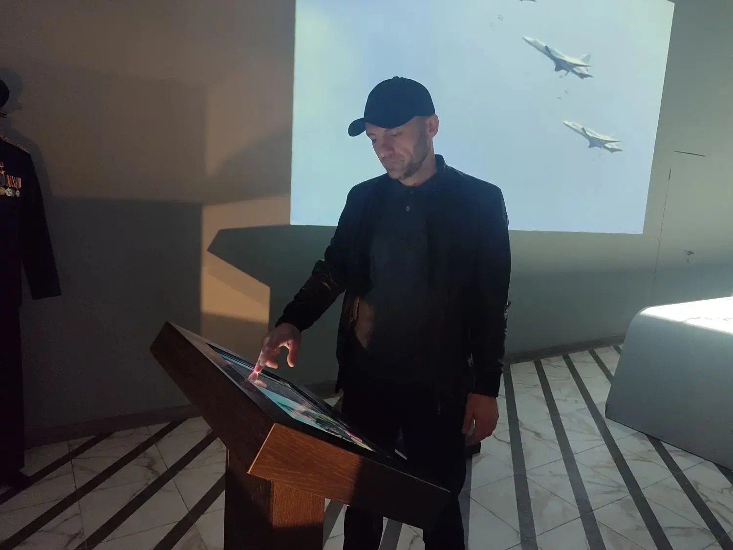 Сотрудники Министерства промышленности и торговли Дагестана посетили выставку «Поколение героев»